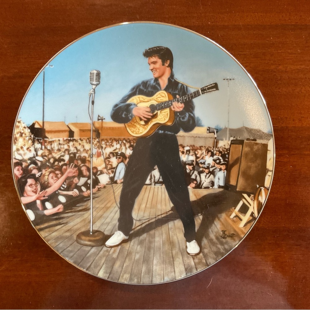 Bradford Exchange Collectible Elvis Plate : Back in Tupelo, 1956